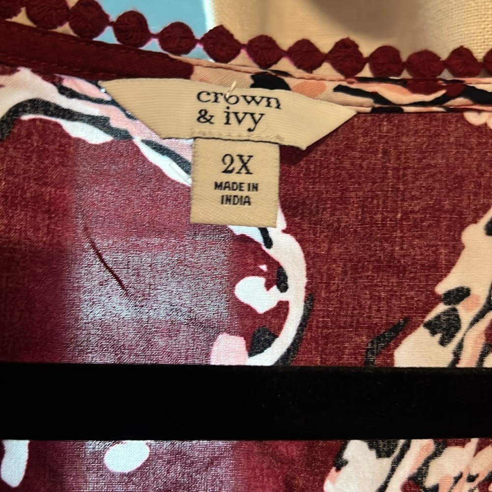 3/$30 Crown & Ivy 2x blouse - Picture 6 of 7